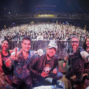 LÖRIHEN REGRESA AL TEATRO FLORES 17 DE OCTUBRE